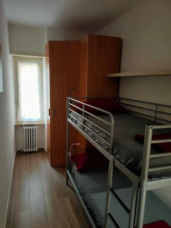 Theresa Apartment روما 0*,